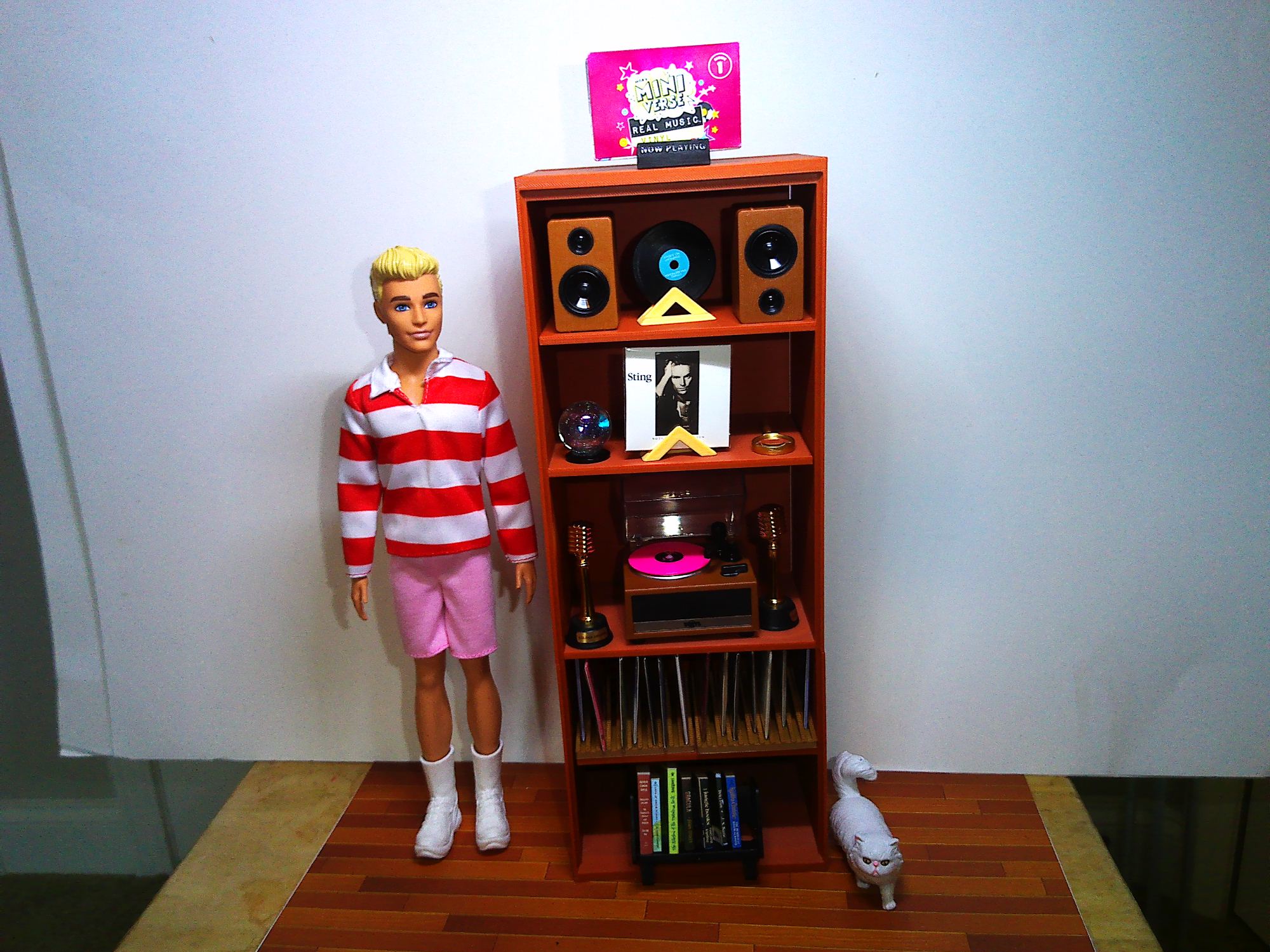 Stereo Cabinet- Mini Verse & Mini Brands
