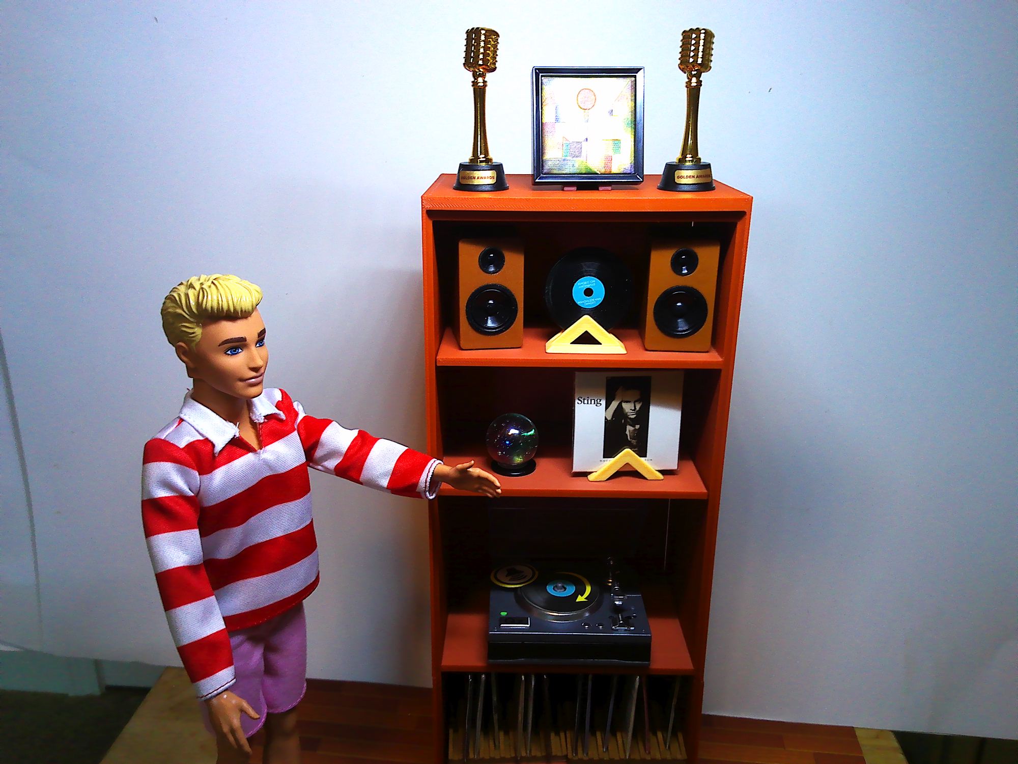 Stereo Cabinet- Mini Verse & Mini Brands